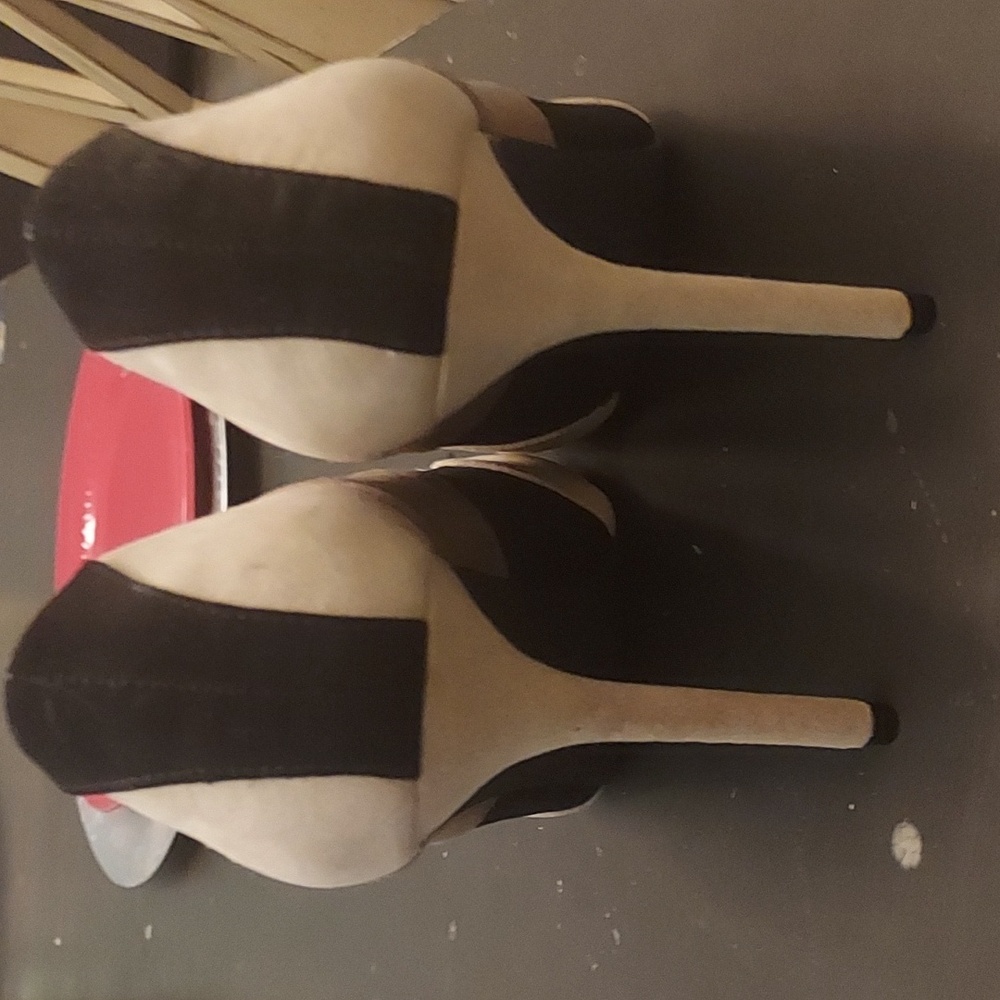 3 tone suede pumps. JustFab, 8.5 - Picture 2 of 3